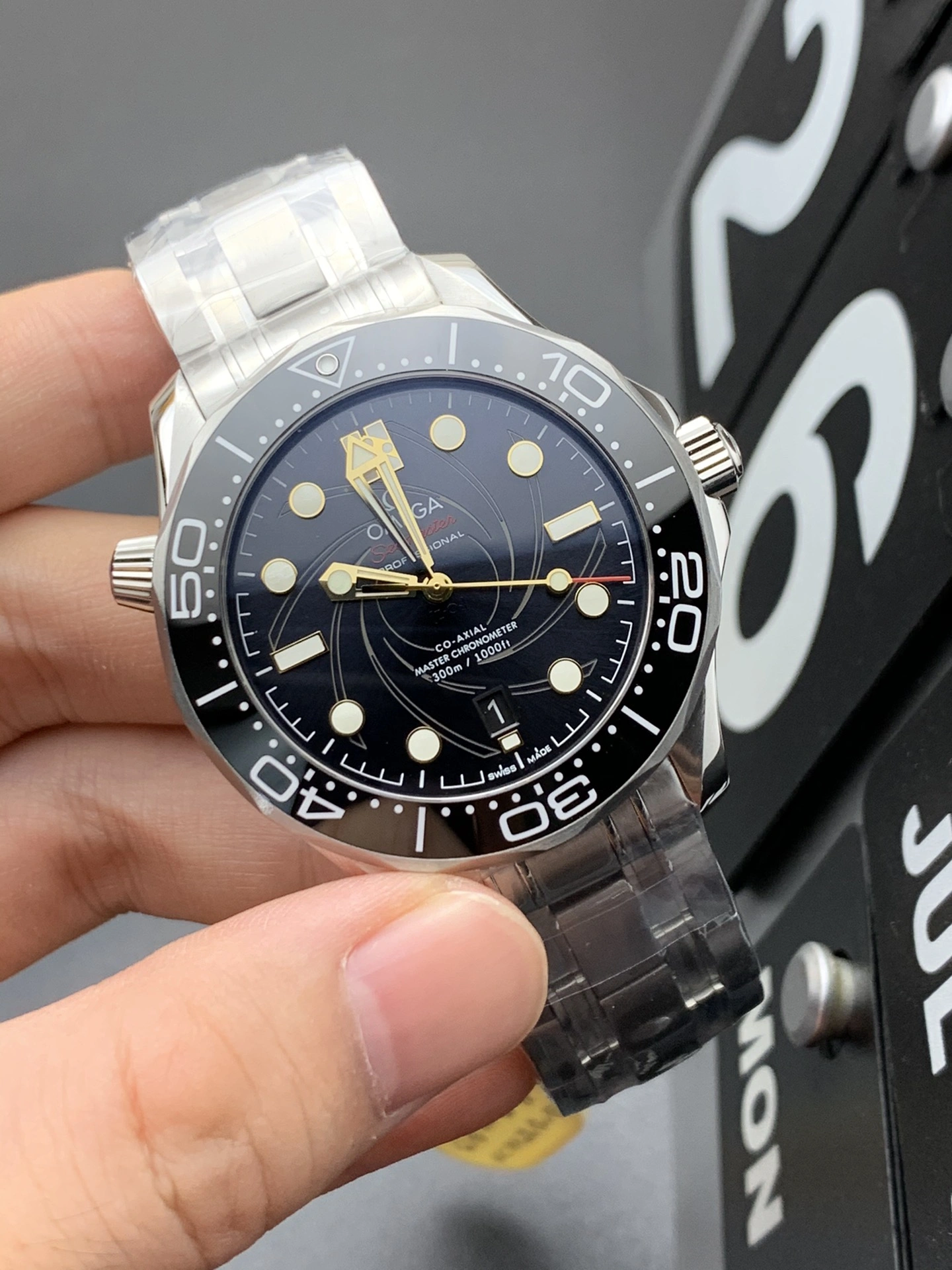CBD Factory Omega Seamaster Diver 300M James Bond 50th Anniversary OHMSS 42mm Black Gun-Barrel Dial Black Ceramic Bezel Stainless Steel Bracelet (210.22.42.20.01.004) 1:1 Super Clone – DD8800 Movement StreetReady 240
